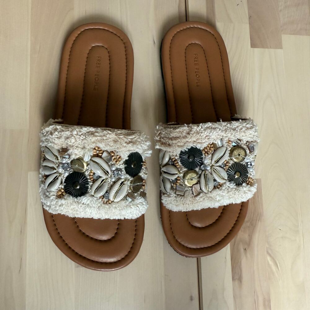 NWOT Boho Free People Shipwreck Shell Slide Sandal Embellished Vacation Beach - Picture 2 of 7